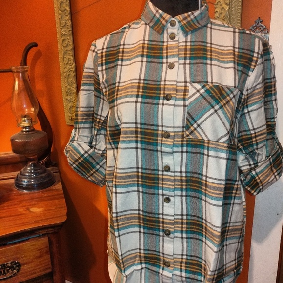 !📦🤯🌻🌹🌳 plaid button down - Picture 5 of 5